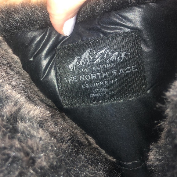 North Face Women’s winer/snow Boots - Picture 3 of 5